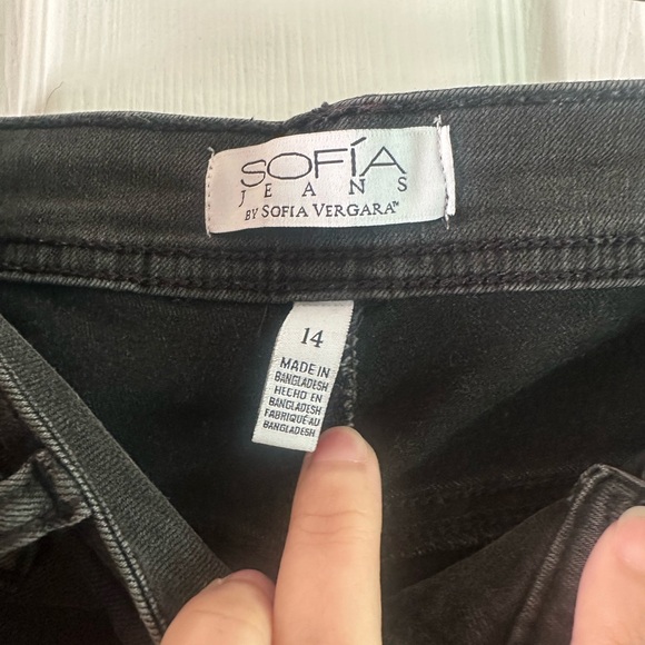 2 pairs of Sofia Vegara High-Waisted Jeans - Picture 6 of 15
